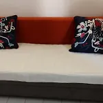 Petit Studio Renove Proche Place Republique 75011